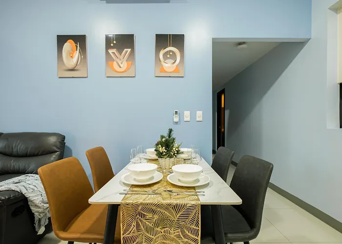 2br Uptown Bgc-33floor View And Near Malls And Restos Apartahotel Manila
