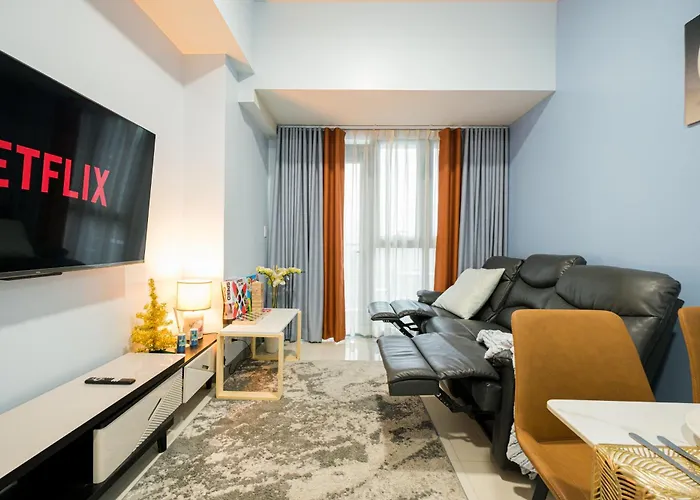 2br Uptown Bgc-33floor View And Near Malls And Restos 4*