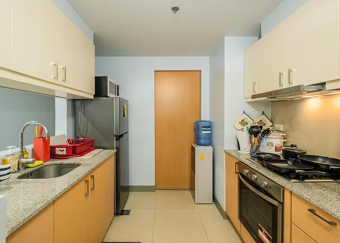 2br Uptown Bgc-33floor View And Near Malls And Restos 4* Manila