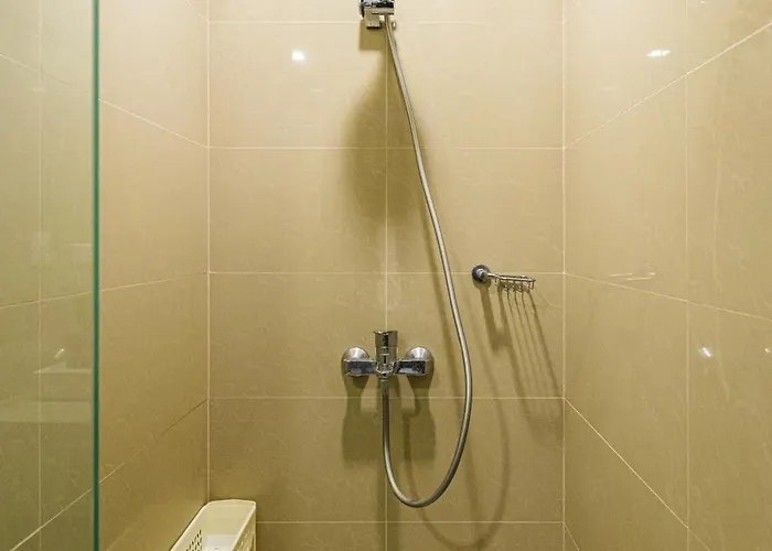 Apartahotel 2br Uptown Bgc-33floor View And Near Malls And Restos Manila
