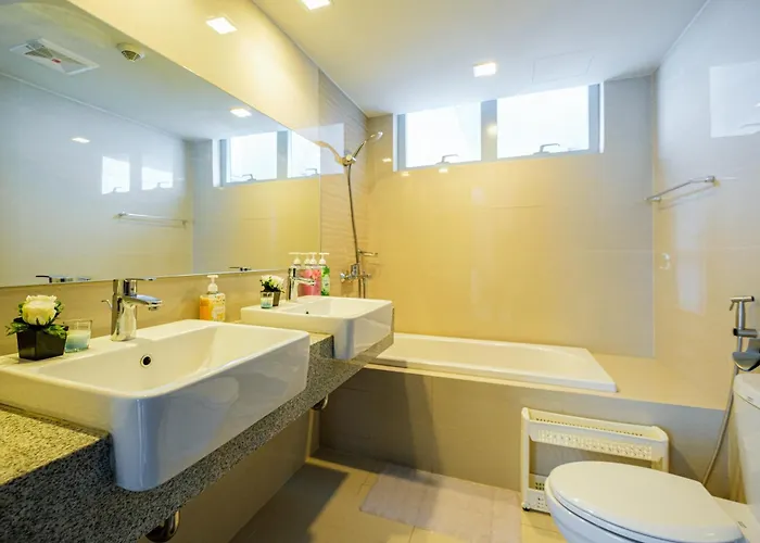 2br Uptown Bgc-33floor View And Near Malls And Restos