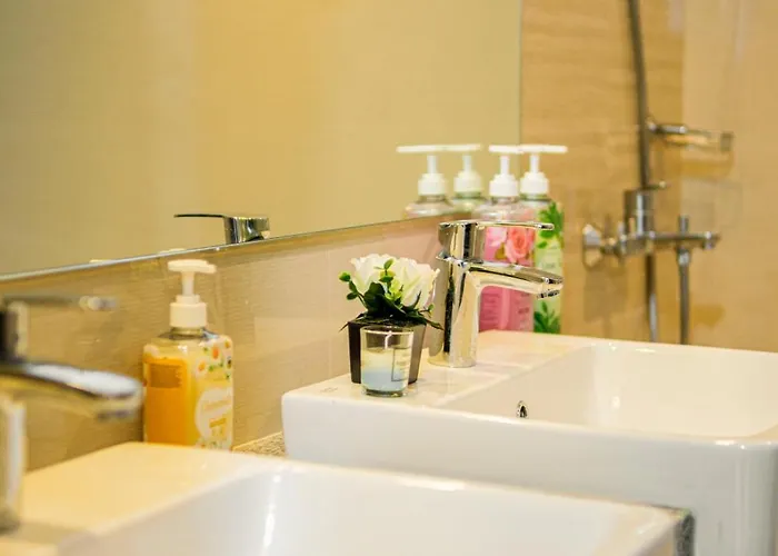 2br Uptown Bgc-33floor View And Near Malls And Restos 4*
