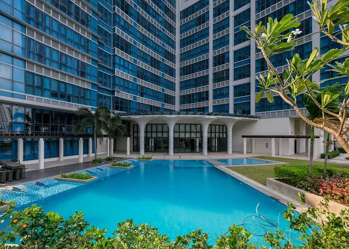 2br Uptown Bgc-33floor View And Near Malls And Restos Apartahotel