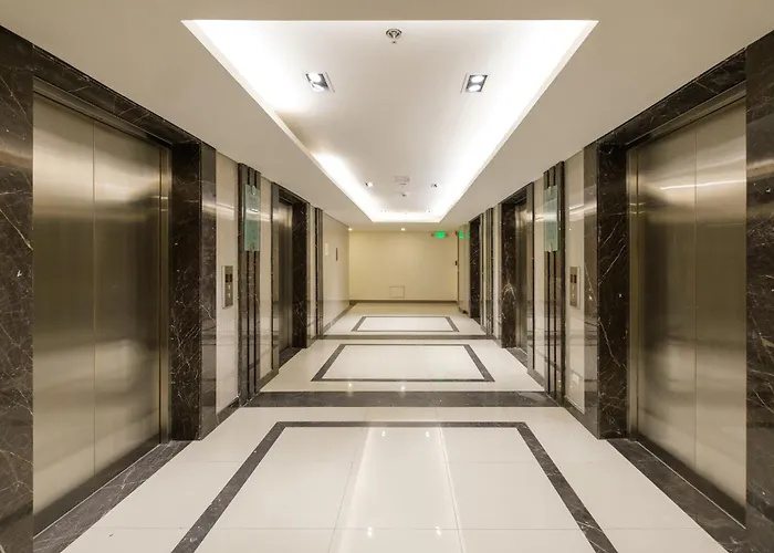 Apartahotel 2br Uptown Bgc-33floor View And Near Malls And Restos Manila