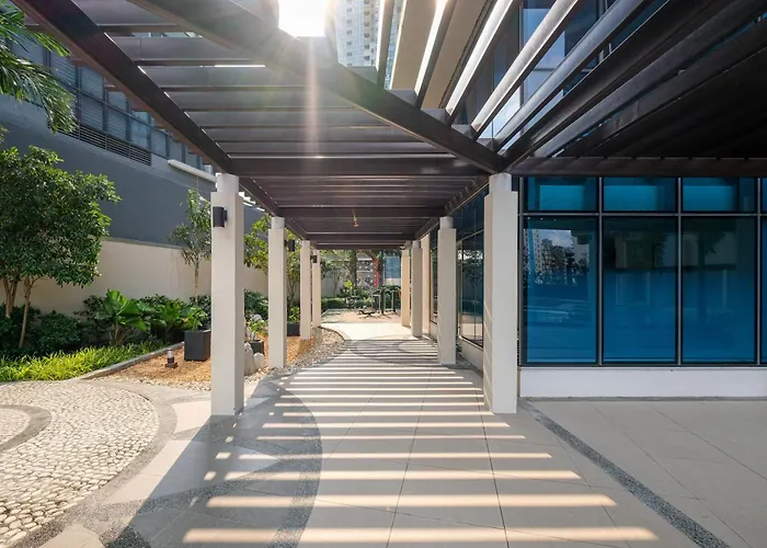 Apartahotel 2br Uptown Bgc-33floor View And Near Malls And Restos Manila